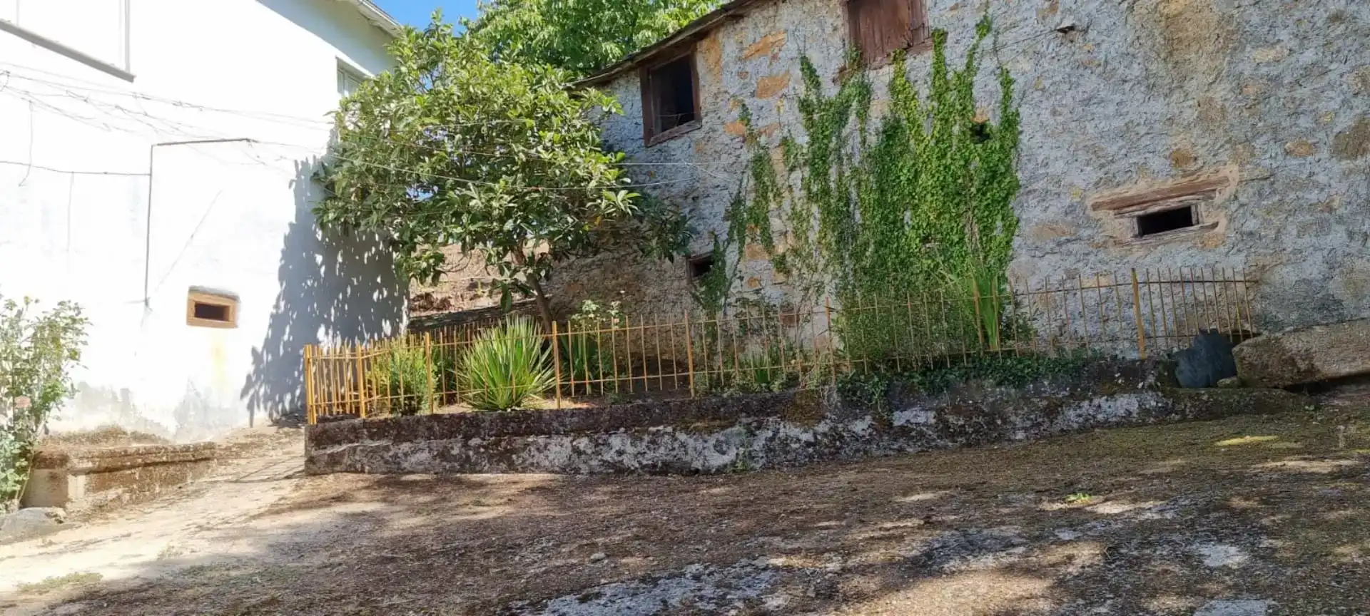 Außenansicht von Country house zum Verkauf in A Pobra do Brollón  mit Balkon