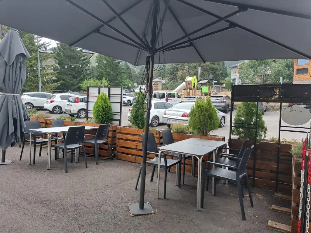 Terraza de Local en traspaso en Alp con Calefacción, Parquet y Terraza