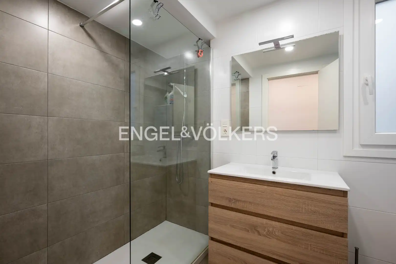 Baño de Piso en venta en Donostia - San Sebastián  con Calefacción, Parquet y Trastero