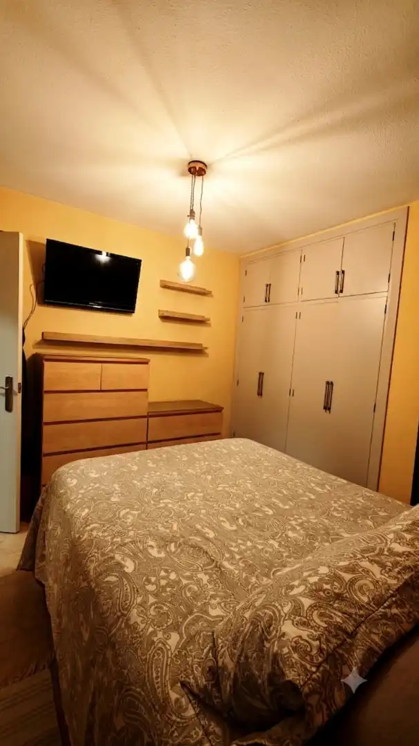 Dormitori de Apartament en venda en Badajoz amb Aire condicionat, Calefacció i Moblat