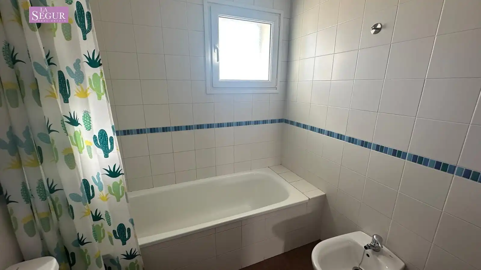 Bany de Casa adosada en venda en Conil de la Frontera amb Jardí privat, Terrassa i Piscina comunitària
