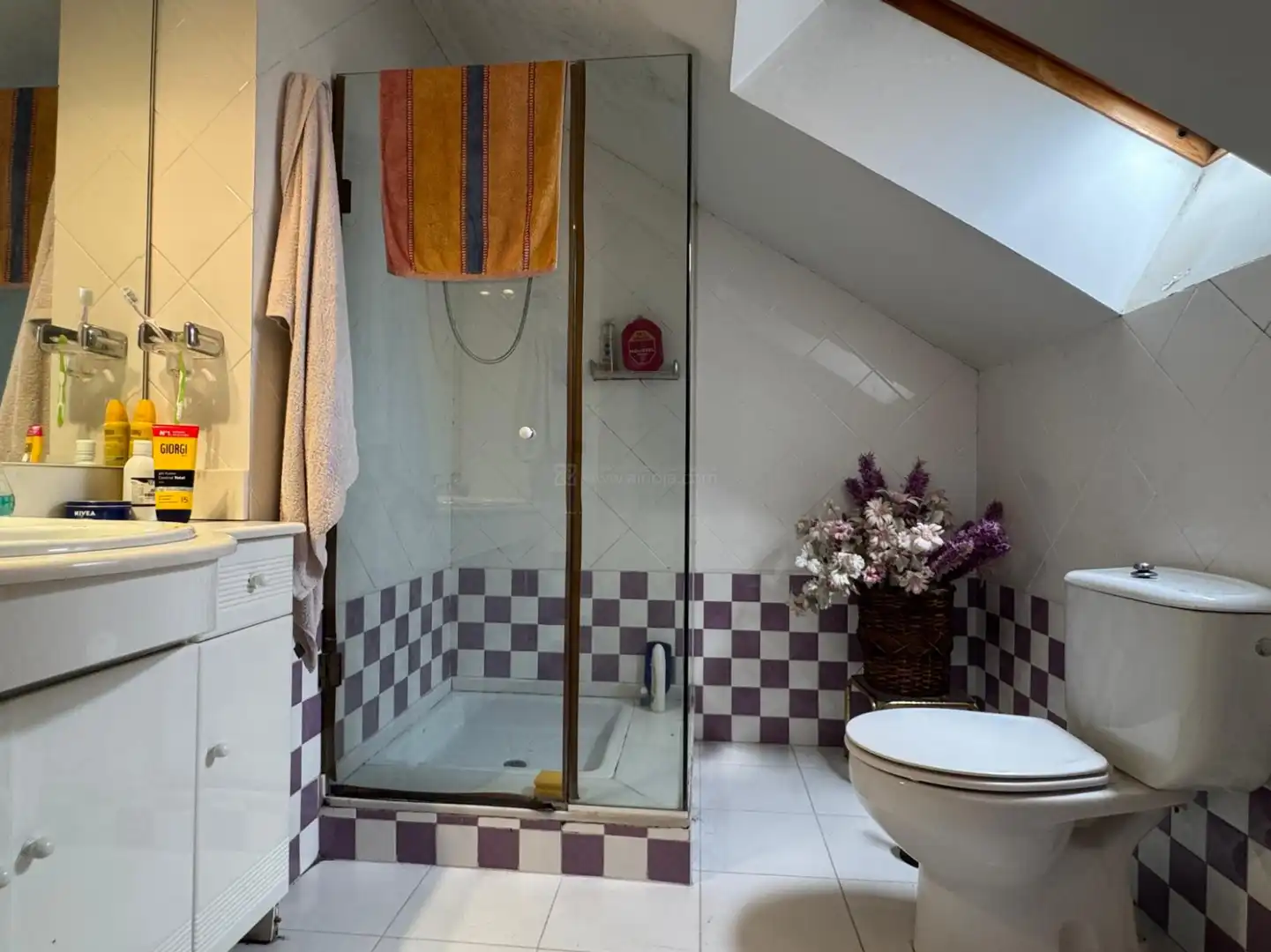 Badezimmer von Haus oder Chalet zum Verkauf in  Logroño mit Klimaanlage, Heizung und Privatgarten