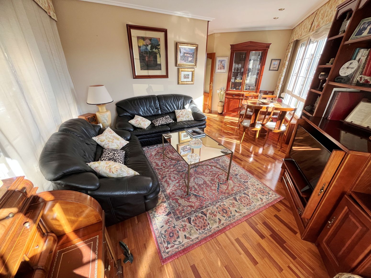 Sala de estar de Piso en venta en Avilés con Calefacción, Parquet y Terraza