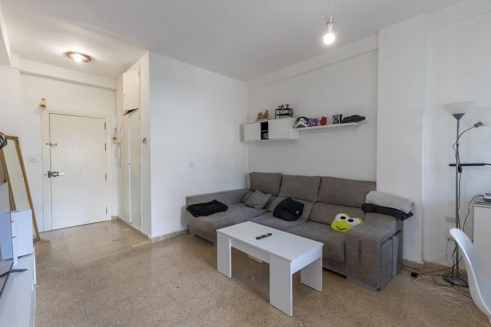 Sala d'estar de Pis en venda en Granada amb Balcó