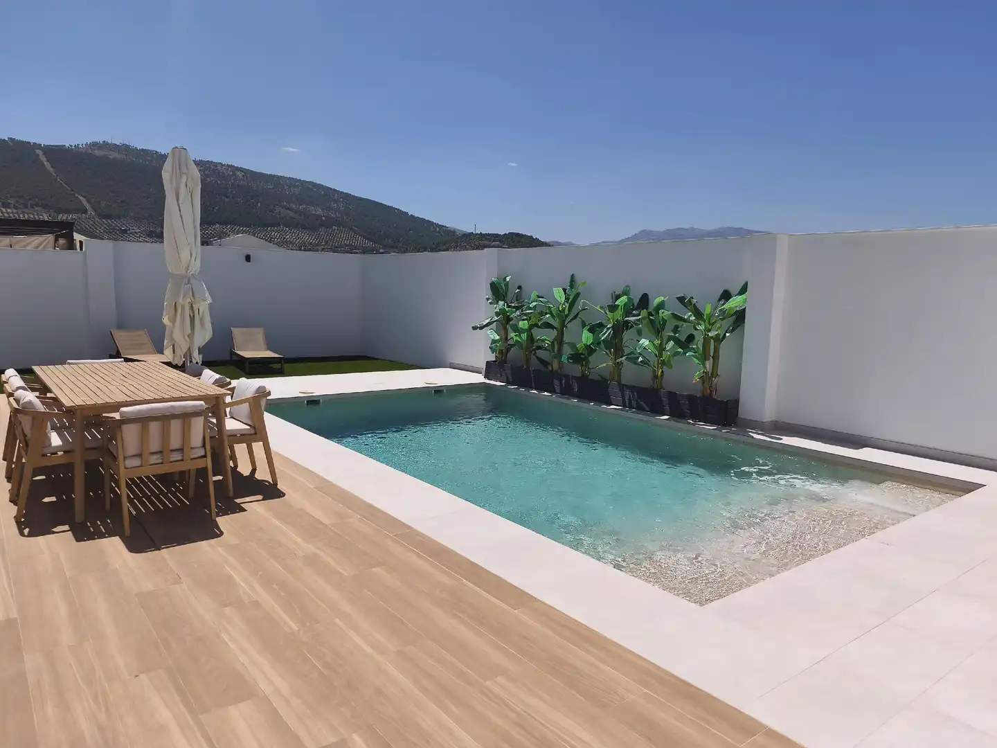 Piscina de Casa adosada en venda en La Guardia de Jaén amb Aire condicionat, Calefacció i Jardí privat