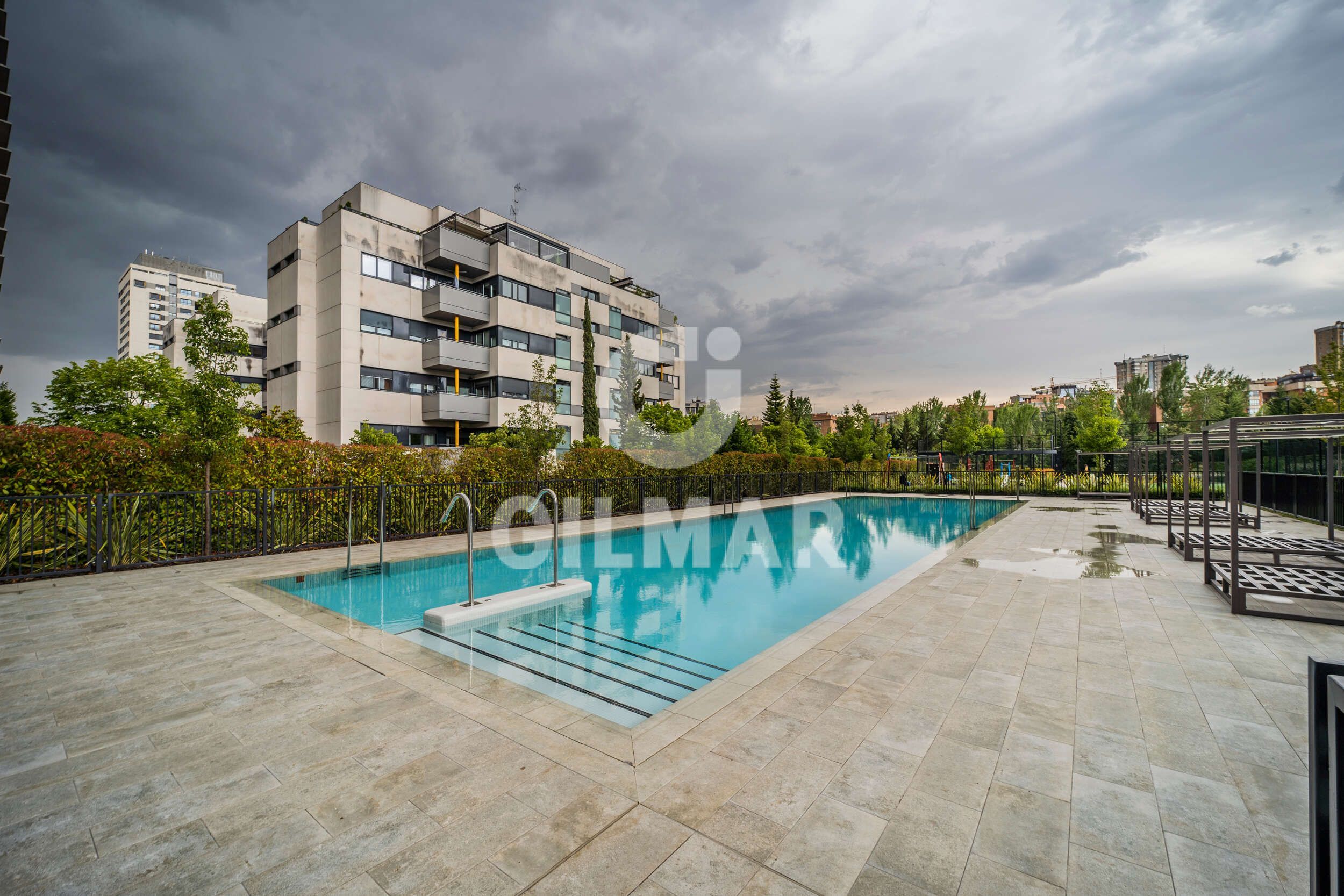 Piscina de Estudi en venda en  Madrid Capital amb Aire condicionat, Terrassa i Piscina comunitària
