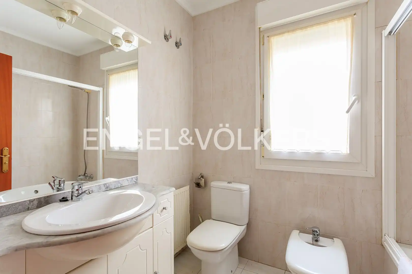 Baño de Casa o chalet en venta en Castro-Urdiales con Calefacción, Jardín privado y Terraza