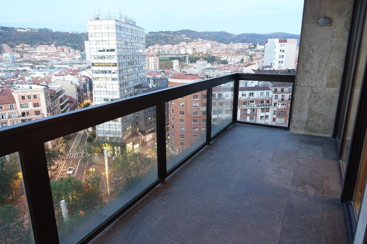 Terrassa de Pis de lloguer en Bilbao  amb Calefacció i Terrassa