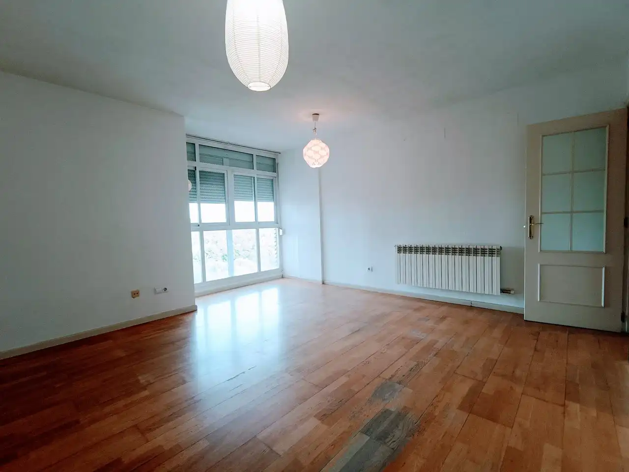 Sala d'estar de Pis de lloguer en  Madrid Capital amb Calefacció, Parquet i Terrassa