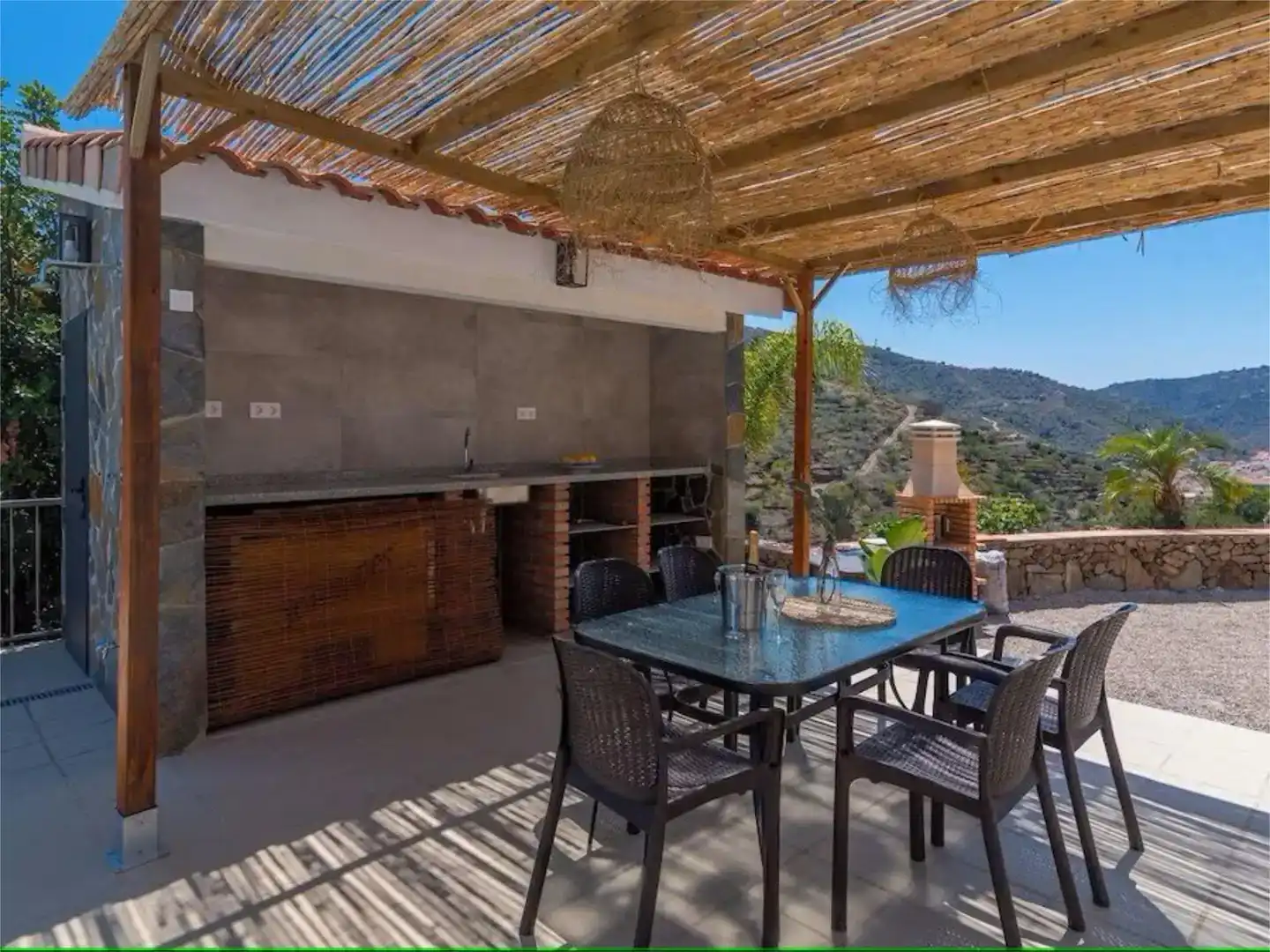 Terraza de Casa o chalet de alquiler en Arenas con Aire acondicionado, Jardín privado y Piscina