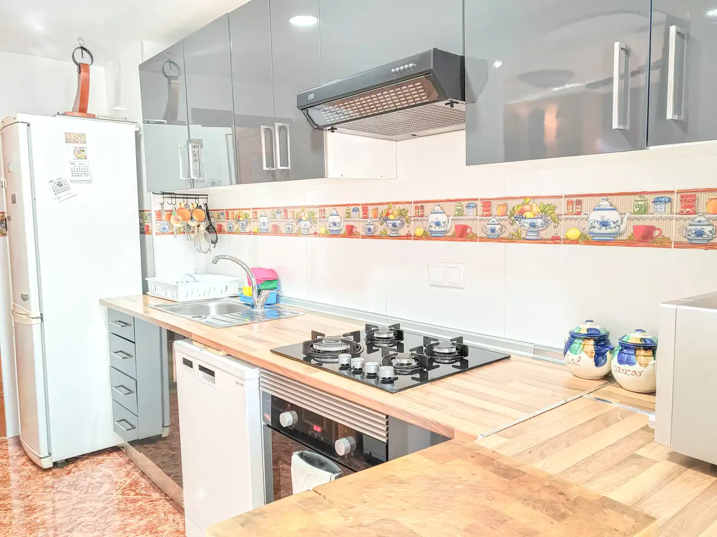 Küche von Wohnung zum Verkauf in Garrucha mit Klimaanlage, Heizung und Ofen