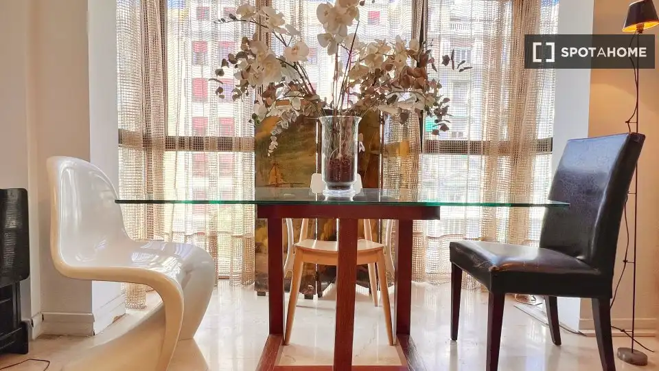 Comedor de Piso de alquiler en Madrid con Aire acondicionado, Calefacción y Amueblado