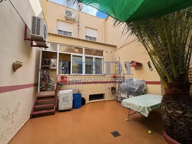 Casa adosada en venda a Valdepeñas