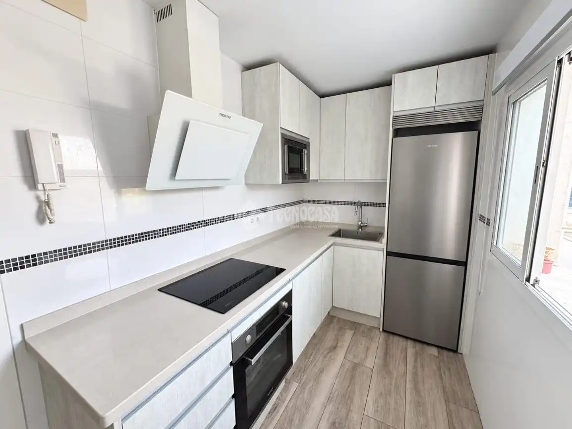 Kitchen of Flat for rent in Huelva