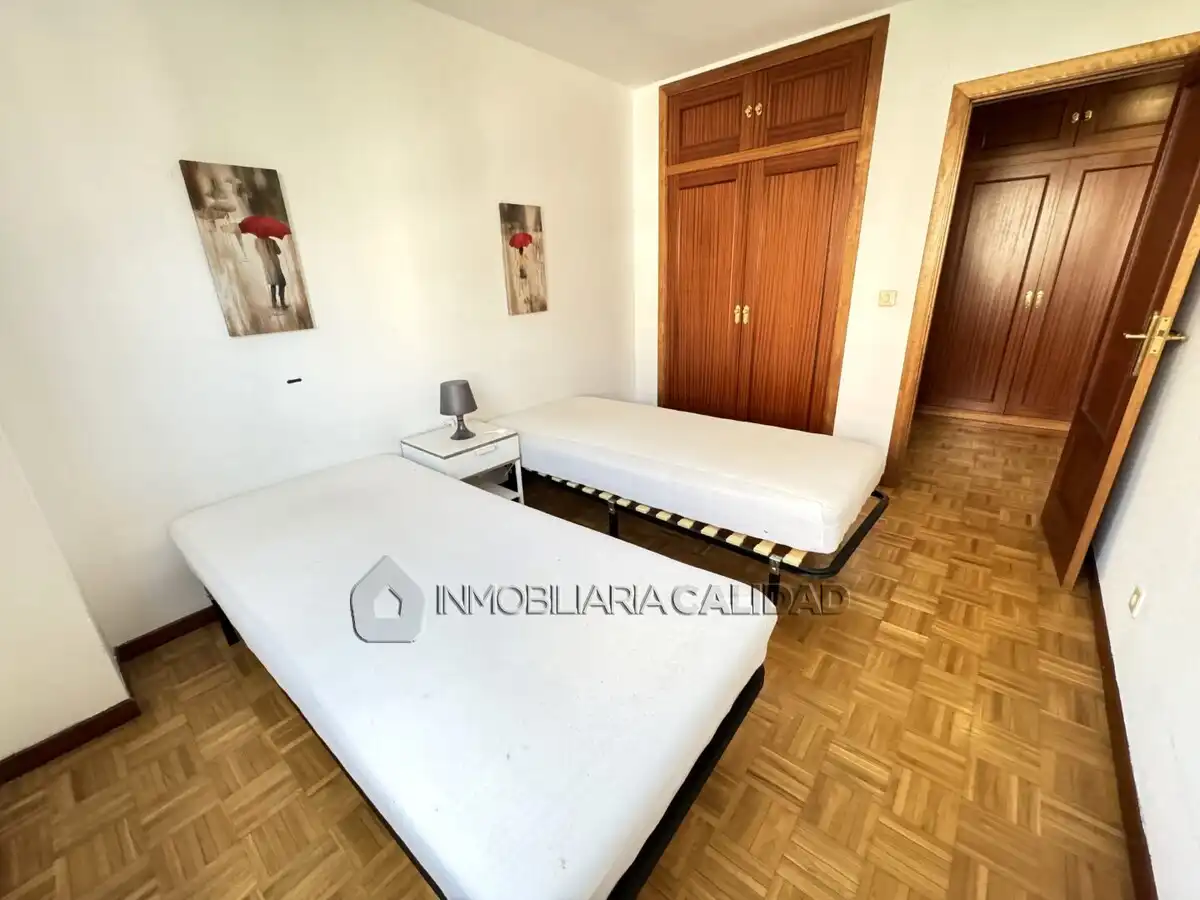Habitación de Piso de alquiler en Burgos con Calefacción, Trastero y Amueblado