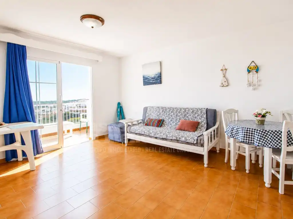 Sala d'estar de Apartament en venda en Es Mercadal amb Terrassa, Piscina i Piscina comunitària
