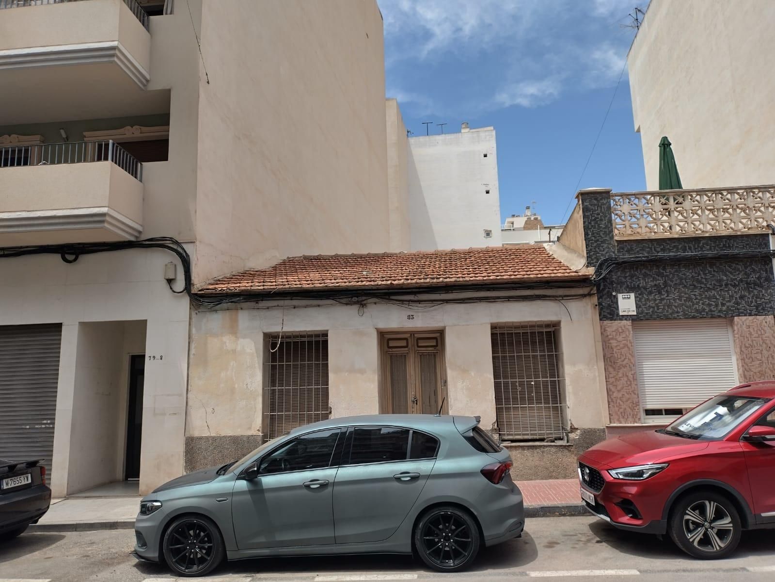 Vista exterior de Casa o xalet en venda en Torrevieja amb Jardí privat i Traster