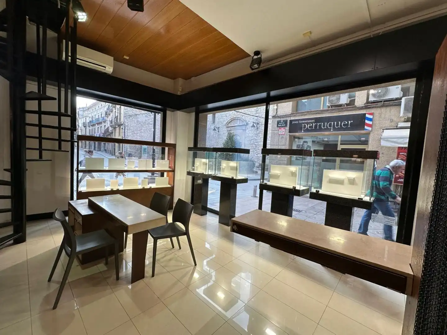 Locale commerciale in vendita a Carrer de Santa Maria 15