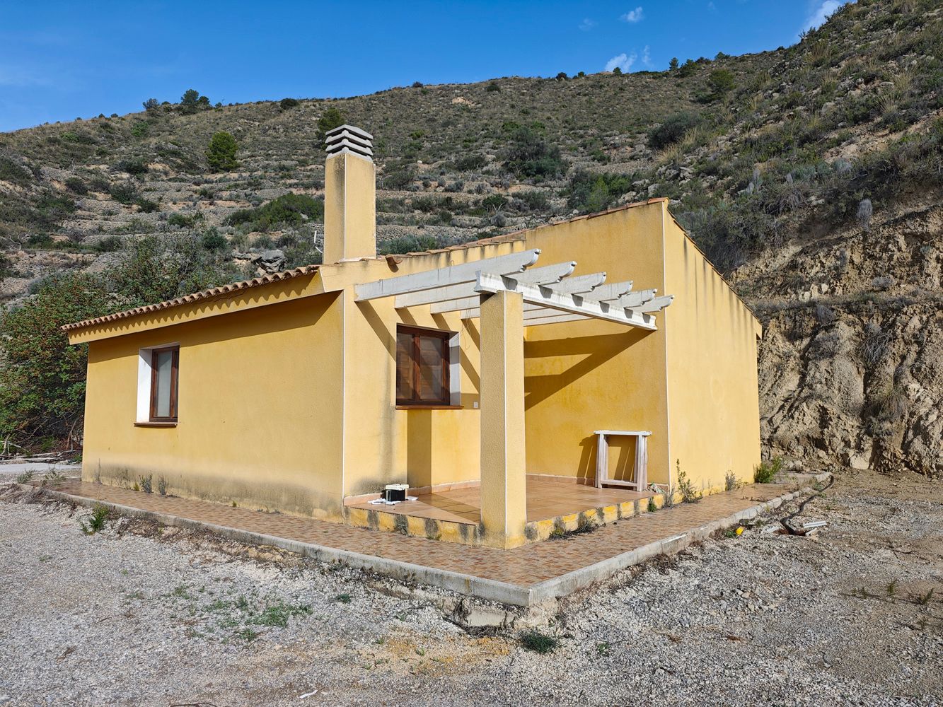 Vista exterior de Casa o xalet en venda en Relleu amb Jardí privat