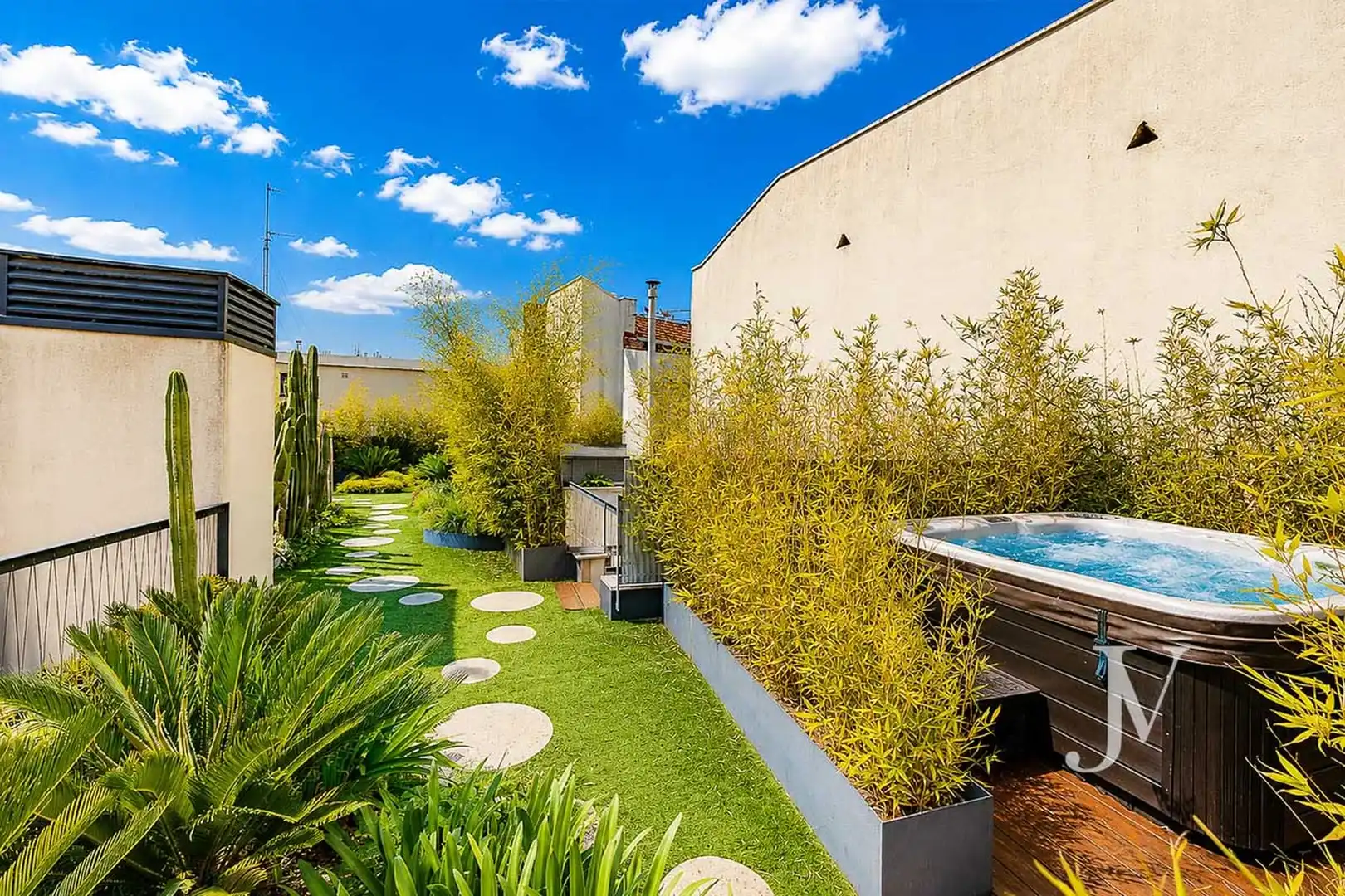 Terraza de Ático en venta en Madrid con Aire acondicionado, Calefacción y Jardín privado