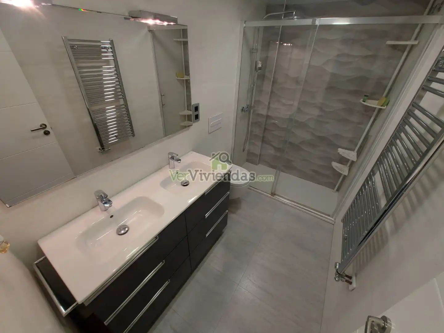 Baño de Casa adosada en venta en Martorell con Aire acondicionado, Calefacción y Jardín privado