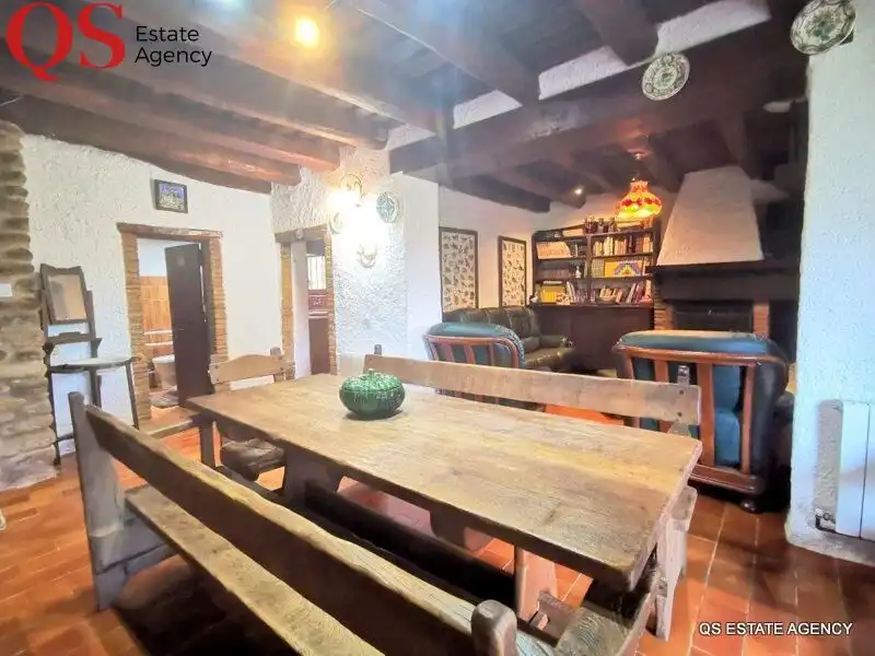 Comedor de Finca rústica en venta en La Cellera de Ter con Aire acondicionado, Calefacción y Jardín privado