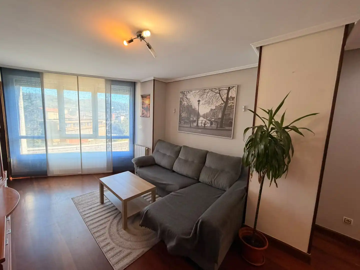 Sala de estar de Piso en venta en Barakaldo  con Calefacción, Parquet y Amueblado