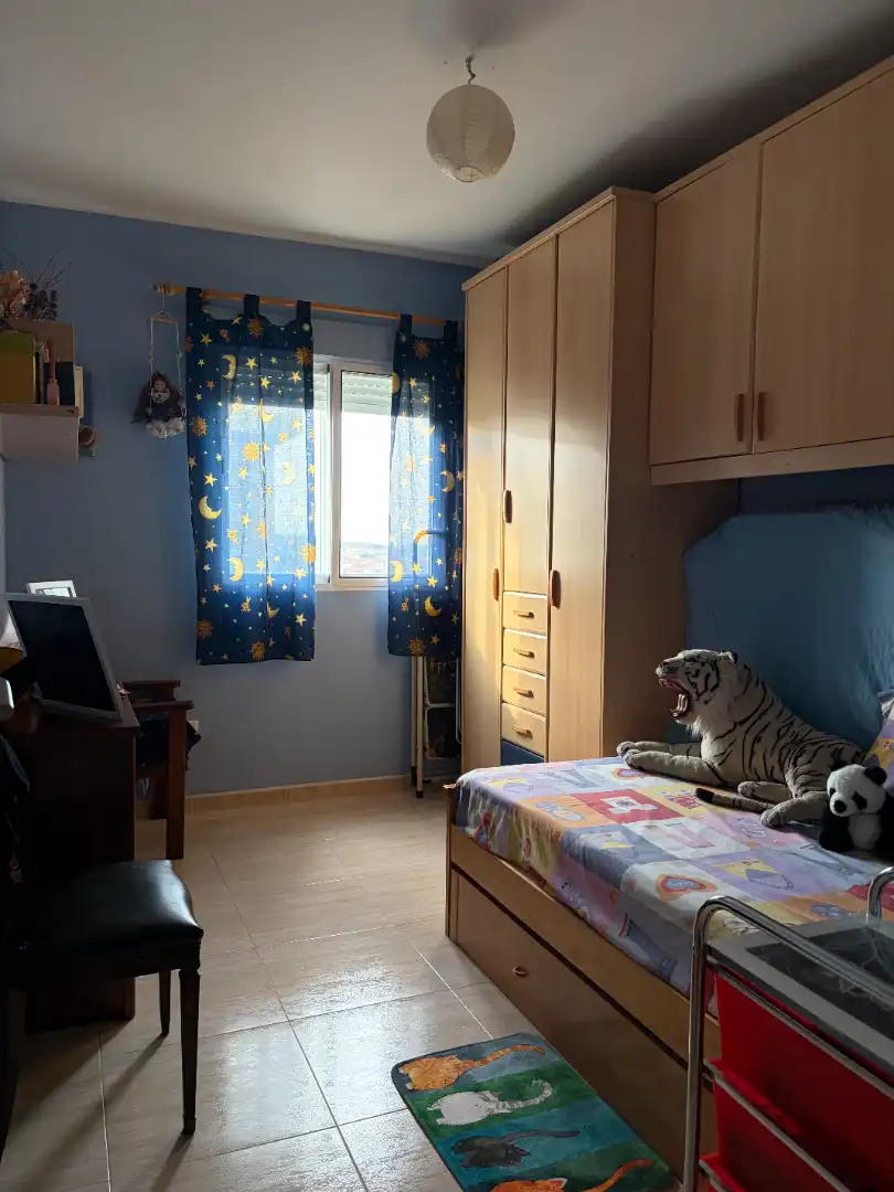 Habitación de Piso en venta en Plasencia con Lavadora y Balcón