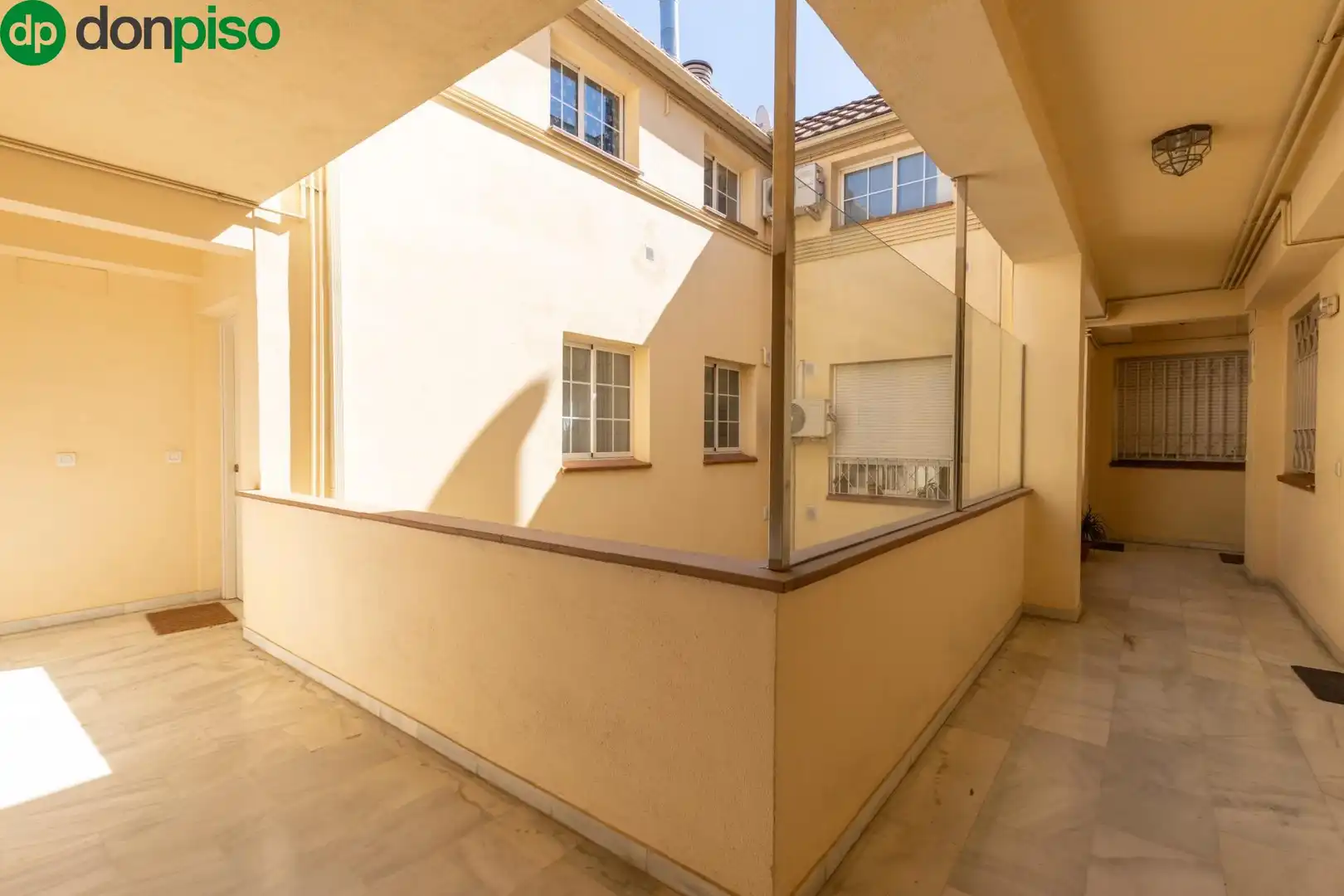Außenansicht von Wohnung zum Verkauf in Granada mit Klimaanlage, Heizung und Terrasse