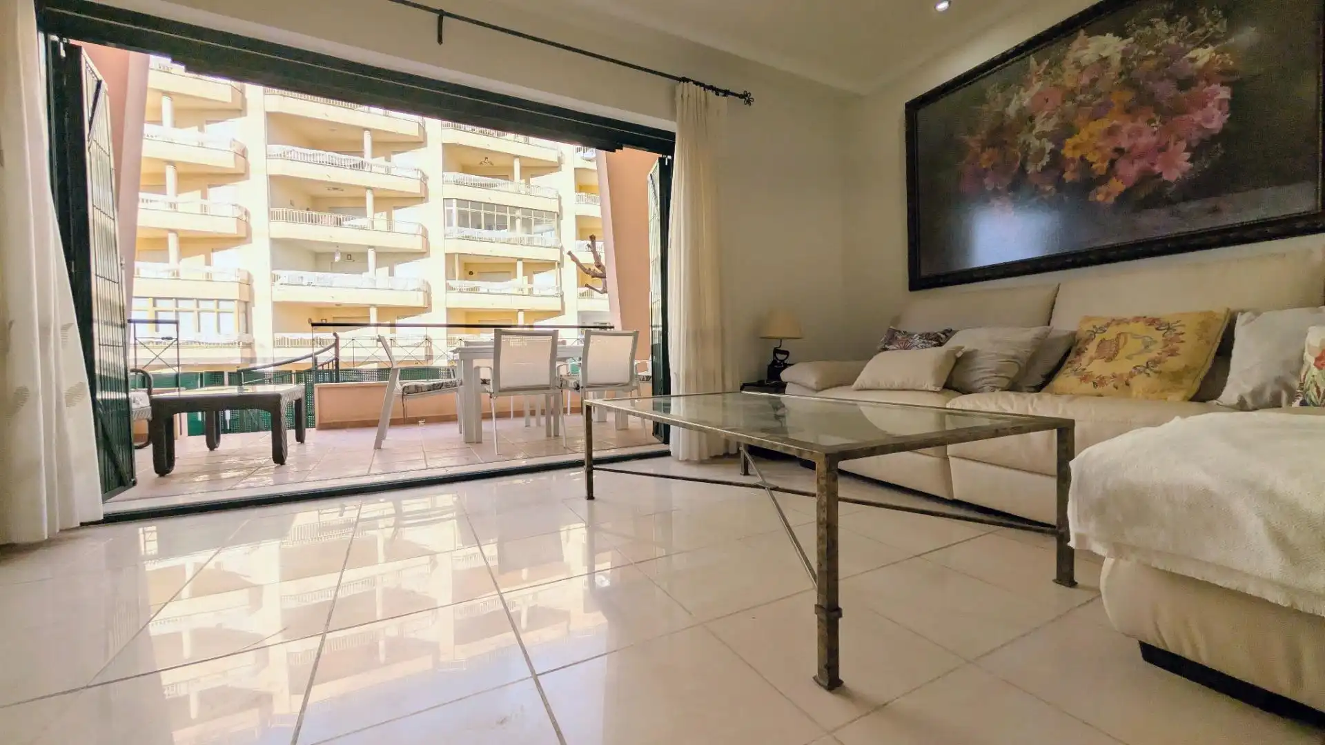 Vista exterior de Casa o xalet de lloguer en Santa Pola amb Aire condicionat, Calefacció i Jardí privat