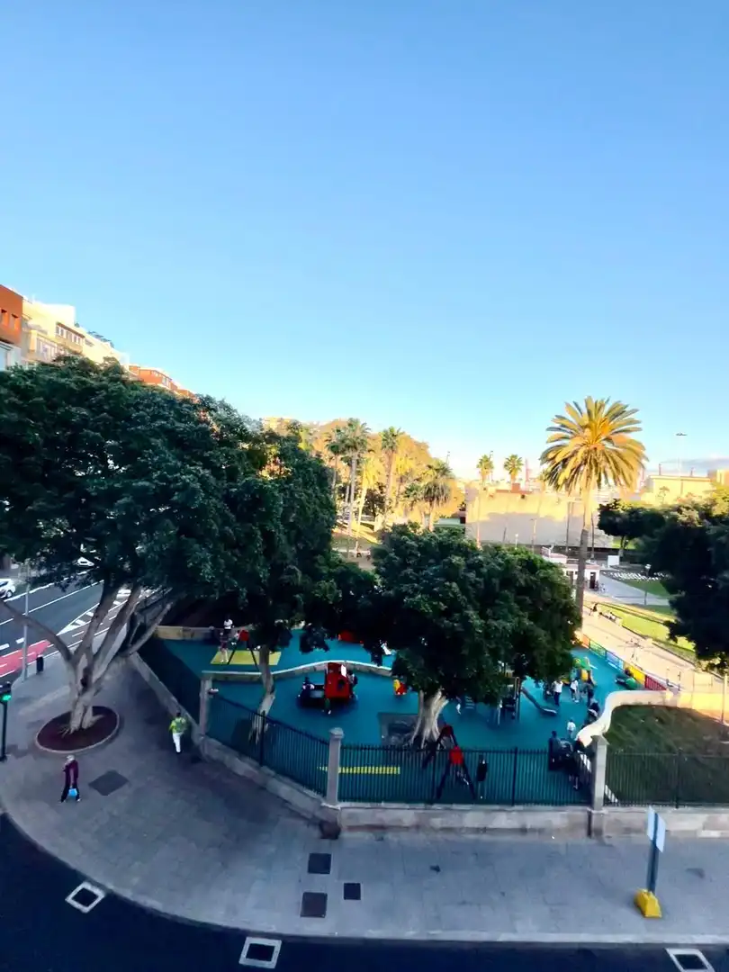 Vista exterior de Pis de lloguer en Las Palmas de Gran Canaria amb Moblat