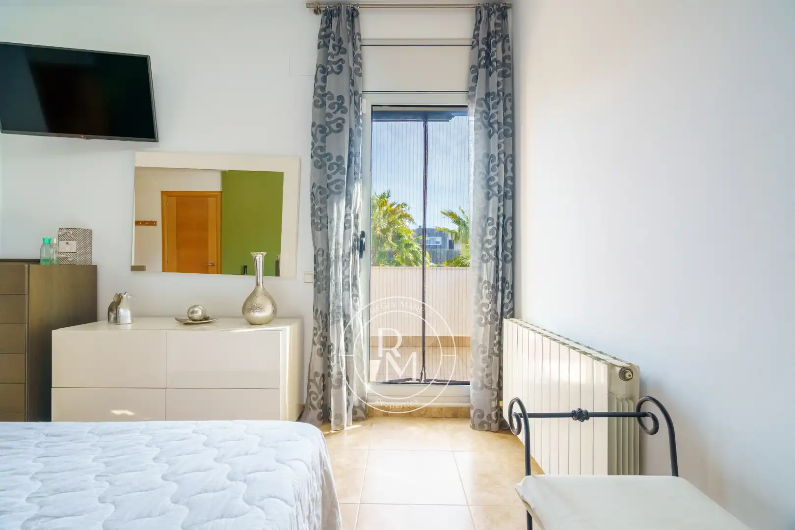 Habitación de Casa adosada en venta en Roda de Berà con Aire acondicionado, Calefacción y Jardín privado