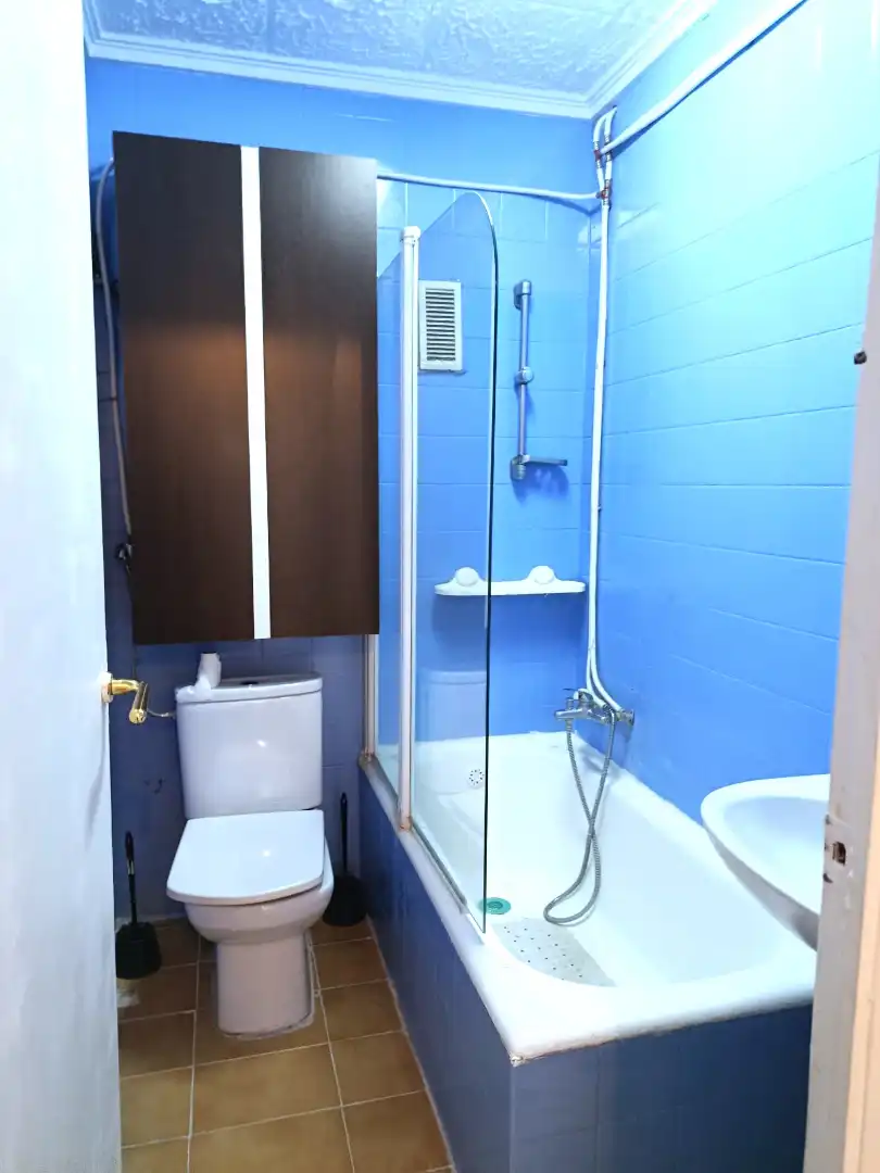 Baño de Piso en venta en Valencia con Balcón y Alarma