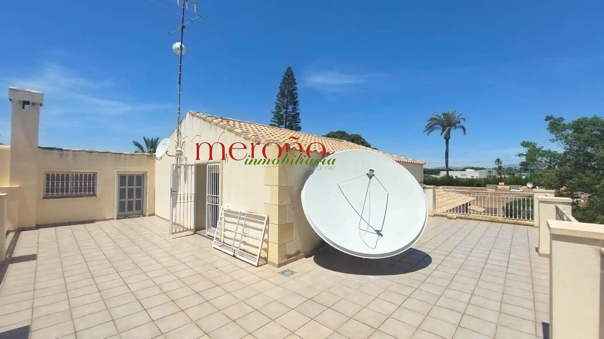 Außenansicht von Haus oder Chalet zur Miete in Elche / Elx mit Privatgarten, Terrasse und Abstellraum