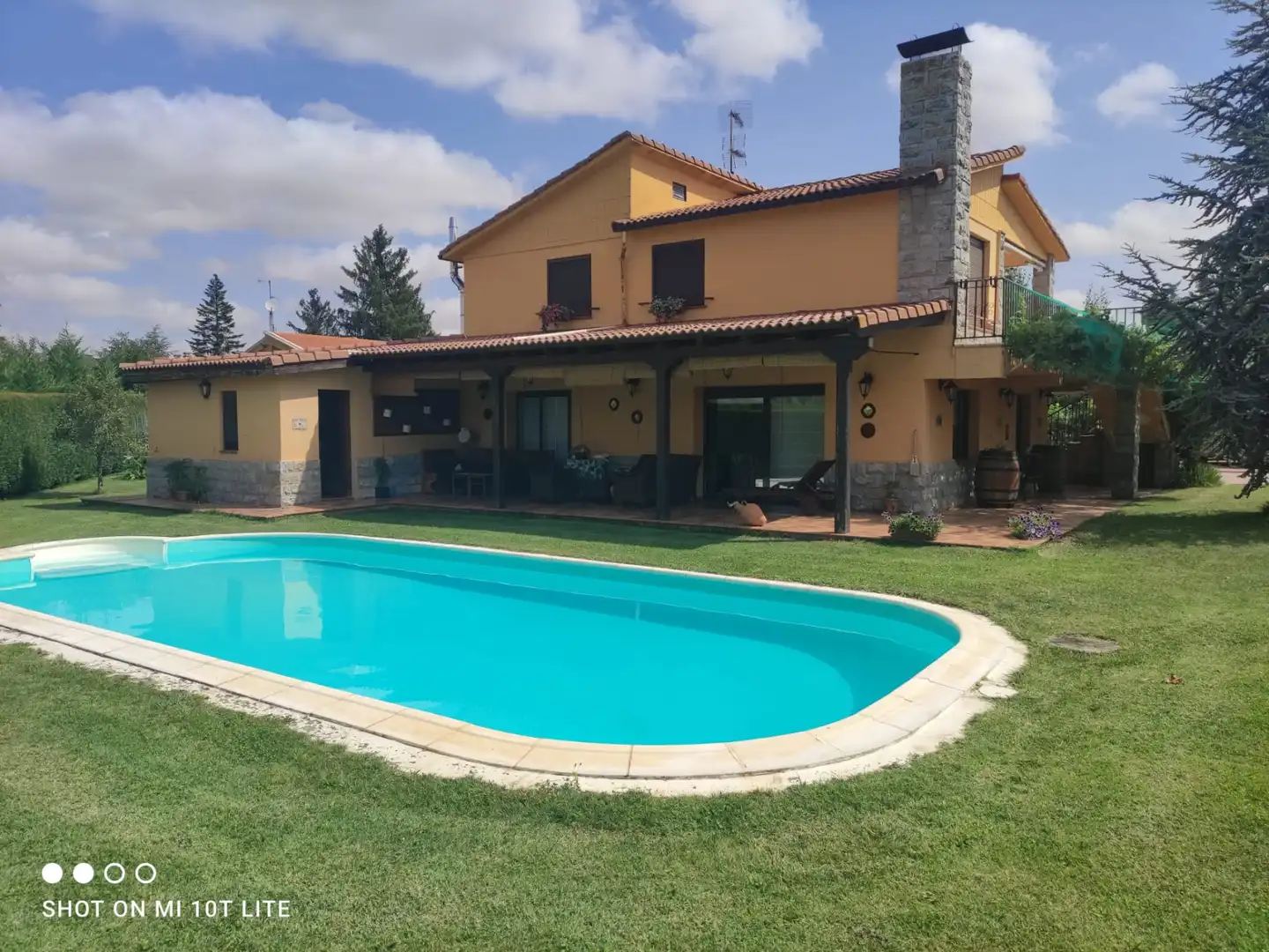 Piscina de Casa o chalet en venta en Valencia de Don Juan con Jardín privado, Piscina y Balcón