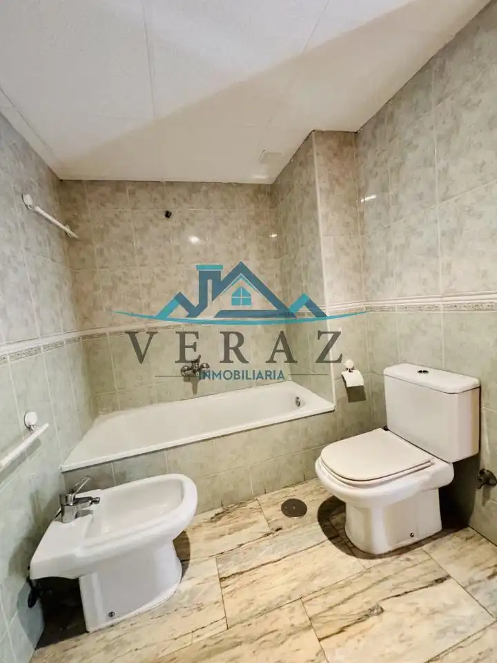 Badezimmer von Wohnung zum Verkauf in Talavera de la Reina mit Parkett und Terrasse