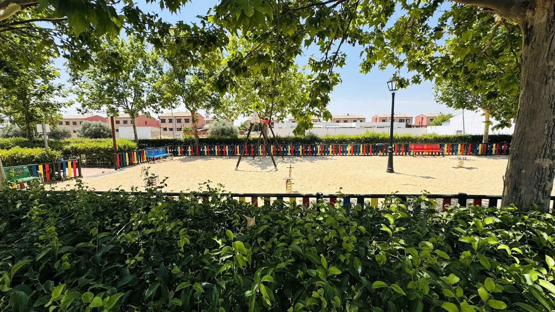 Vista exterior de Casa o xalet en venda en Cedillo del Condado amb Aire condicionat, Calefacció i Jardí privat