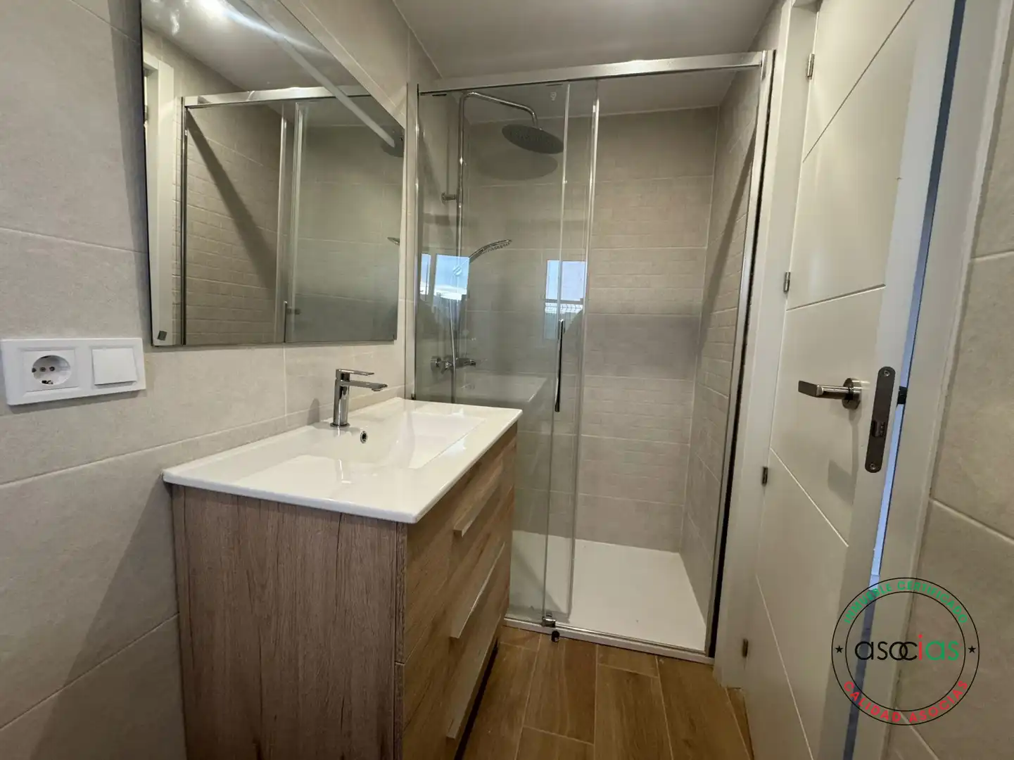 Baño de Casa adosada en venta en Gijón  con Calefacción y Jardín privado