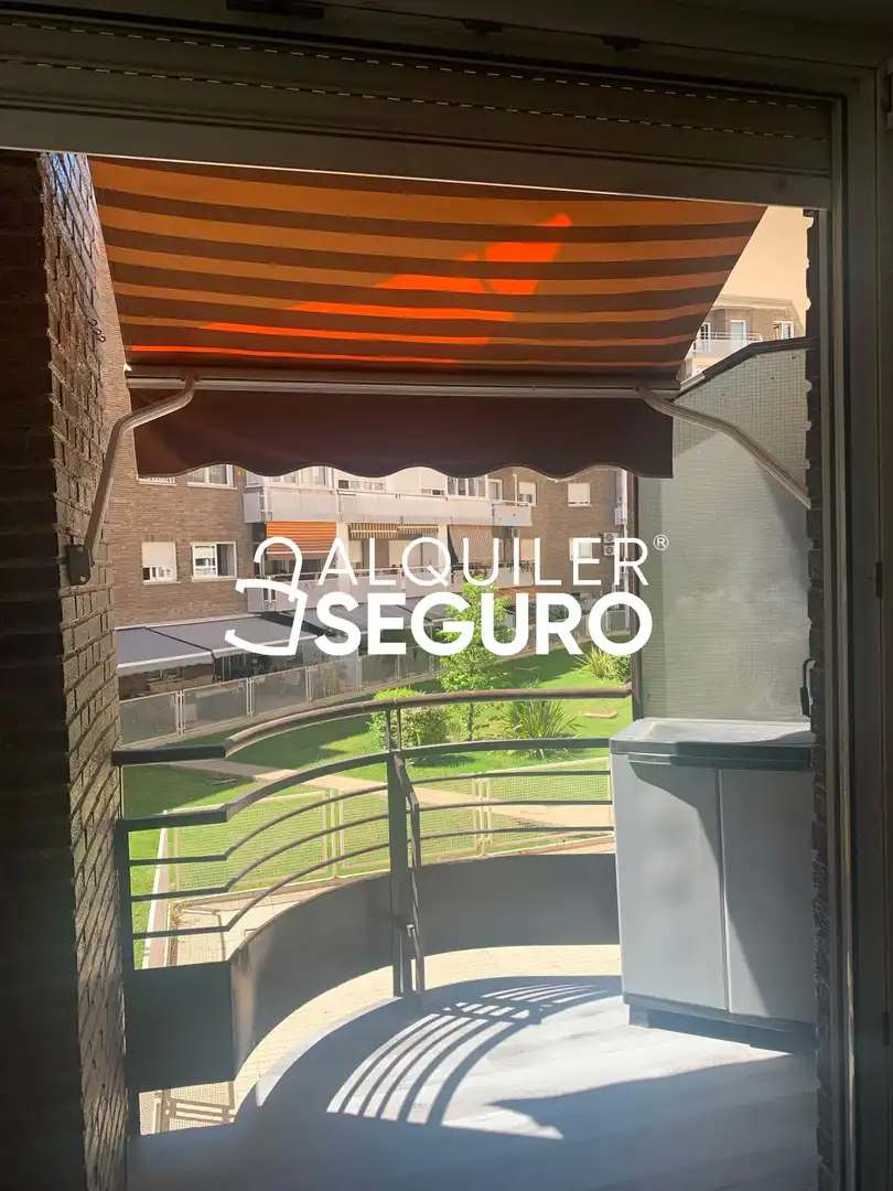 Vista exterior de Estudi de lloguer en Madrid amb Calefacció i Terrassa