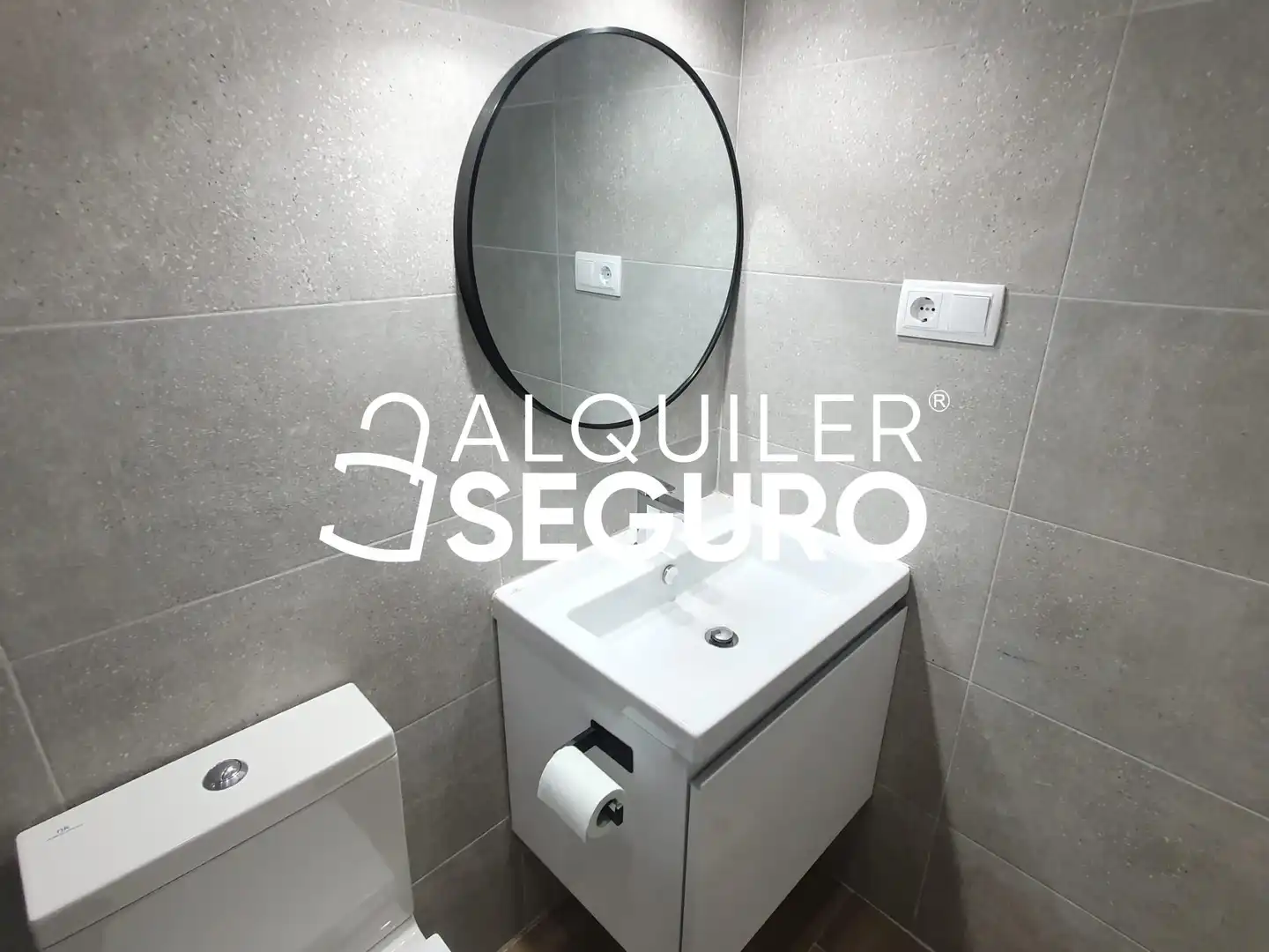 Bathroom of Flat for rent in Madrid  with Air Conditioner, Heating and Terrace