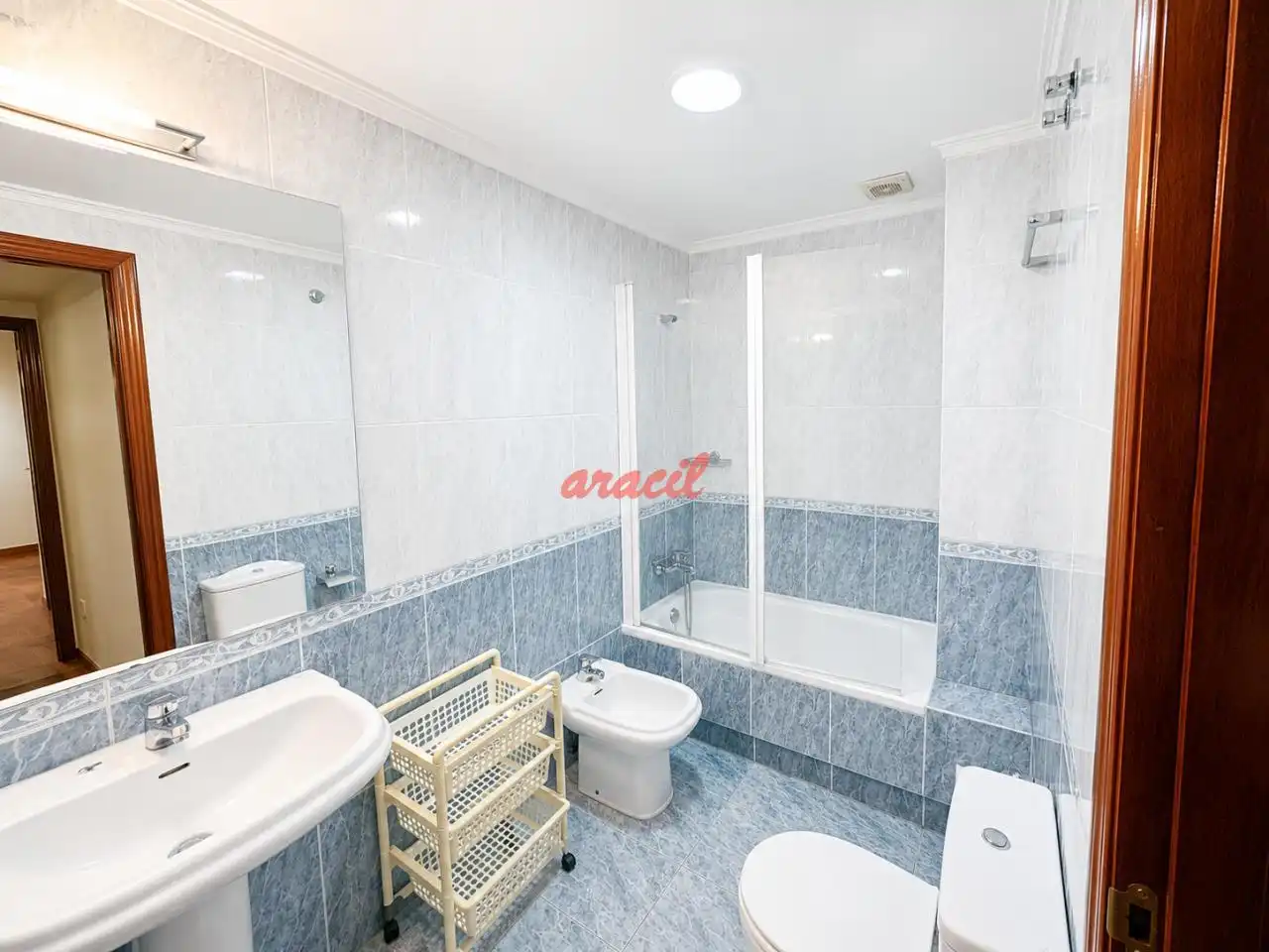 Bany de Apartament de lloguer en Ourense Capital  amb Calefacció, Moblat i Balcó