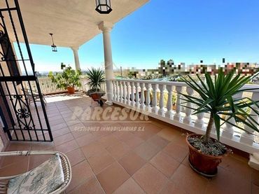 Casa amb piscina en venda a Periurbano Oeste - Sierra