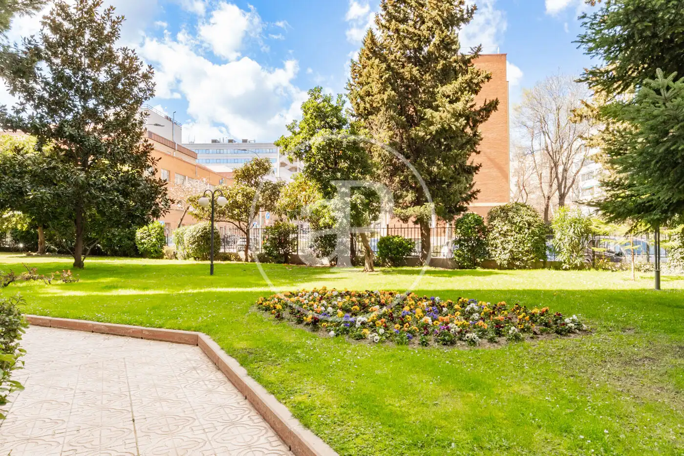Jardí de Pis en venda en Madrid amb Aire condicionat, Calefacció i Jardí privat