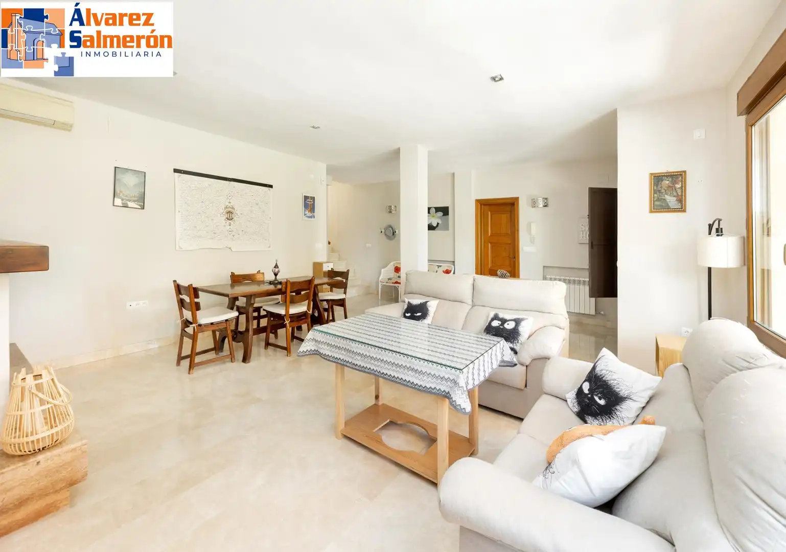 Sala de estar de Casa o chalet en venta en Albolote con Aire acondicionado, Calefacción y Jardín privado