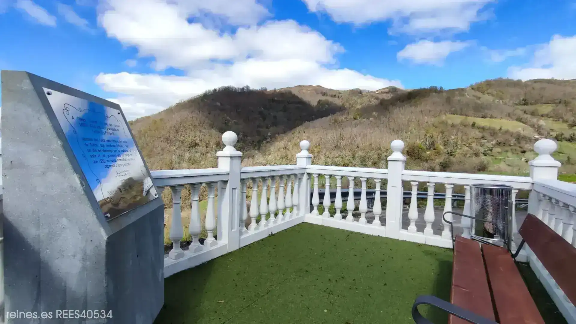 Terrassa de Casa o xalet en venda en Mieres (Asturias)