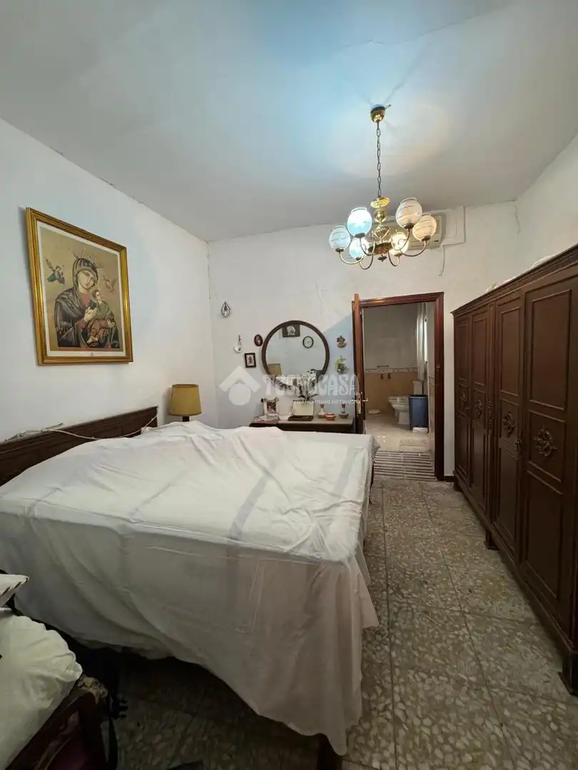 Casa aparellada amb terrassa en venda a Lupión, imagen 9