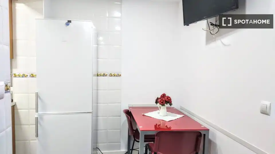 Kitchen of Flat for rent in Burjassot  with Air Conditioner, Heating and Furnished