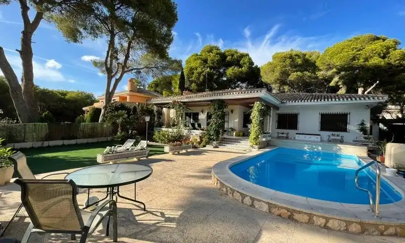 Villa avec piscine à vendre à Calle  Antonio Machado-Campoamor, imagen 3