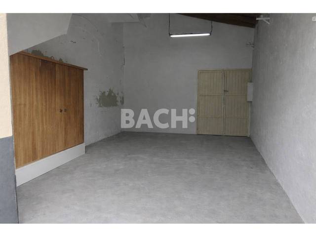 Local comercial en Alquiler en Calle Sant Jordi en Caputxins - Ambulatori