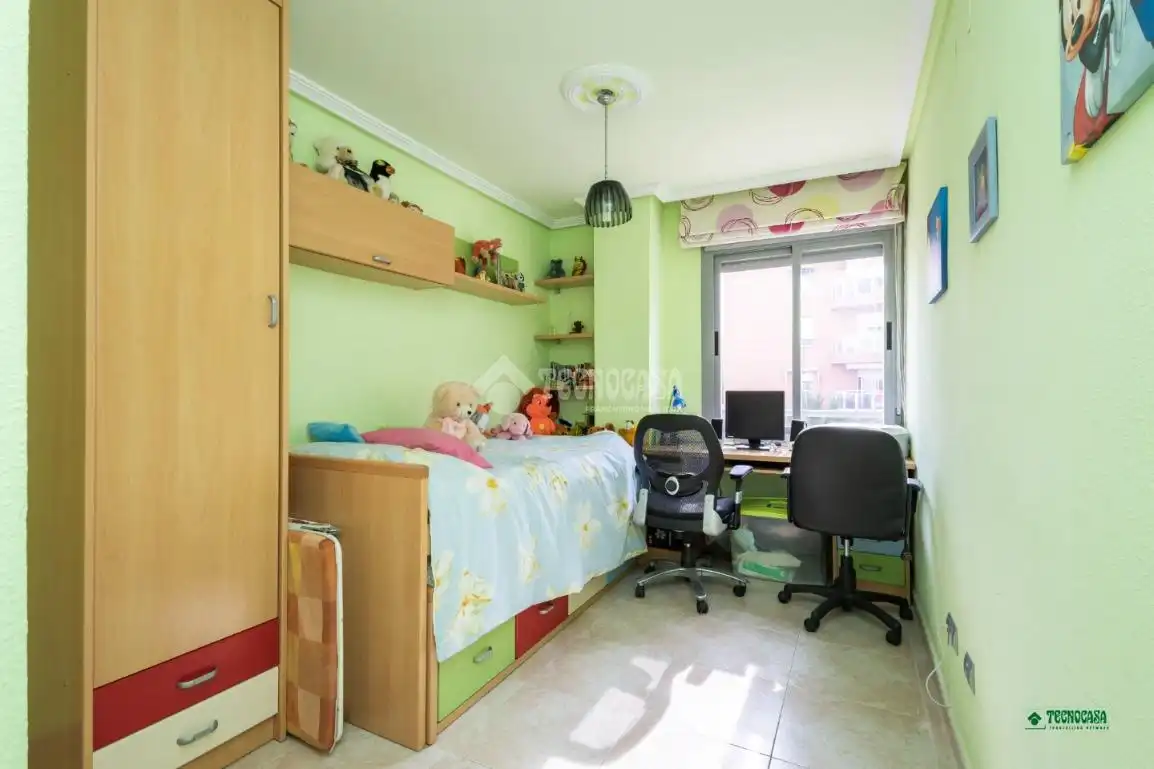 Habitación de Piso en venta en Almería con Amueblado